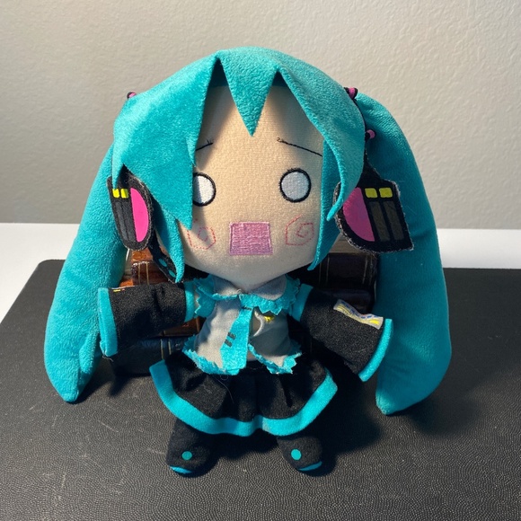 Hatsune Miku Stuffed Doll - Picture 4 of 10